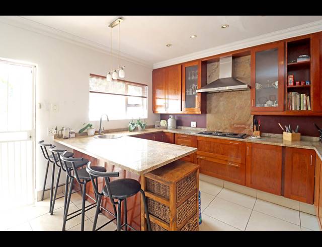 3 BEDROOM FREEHOLD FOR SALE IN HIGHLANDS NORTH